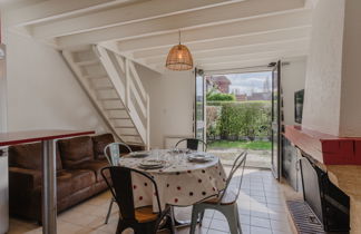 Photo 3 - Maison de 2 chambres à Cabourg avec piscine et vues à la mer