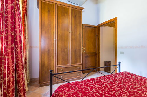 Photo 9 - 1 bedroom Apartment in Riparbella with swimming pool and garden