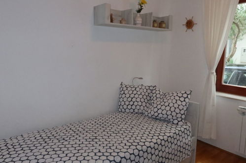 Foto 5 - Casa con 4 camere da letto a Jasenice con terrazza