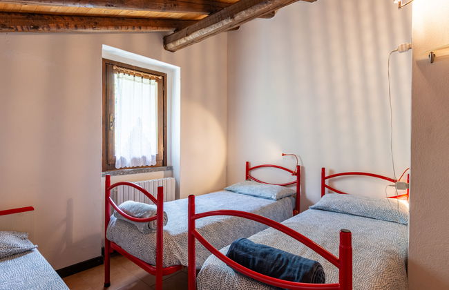 3 bedroom House in Dervio with garden and terrace - Photo 21