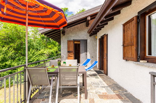 Photo 2 - Maison de 2 chambres à Dervio avec jardin et vues sur la montagne