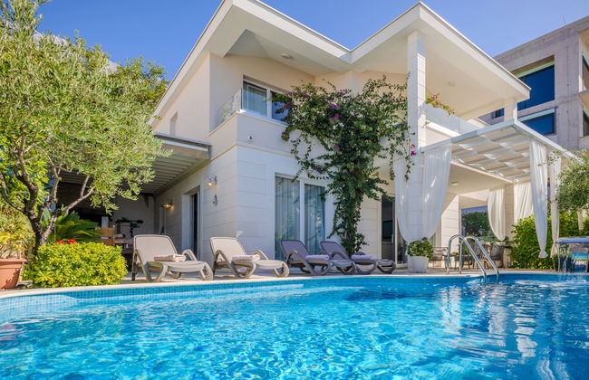 Casa de 5 quartos em Makarska com piscina privada e terraço - Foto 1