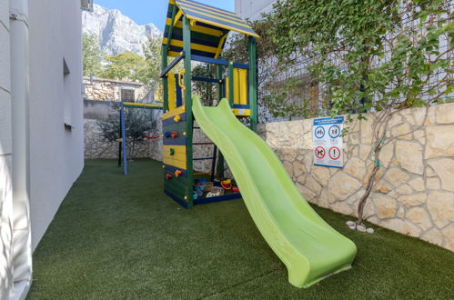 Foto 42 - Casa de 4 quartos em Makarska com piscina privada e terraço