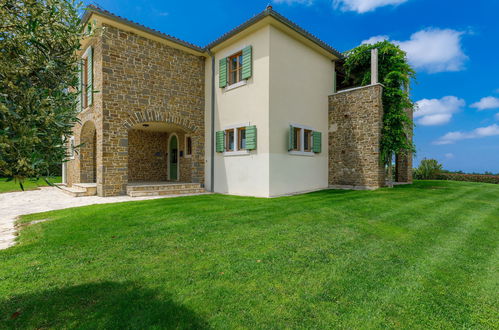 Photo 42 - Maison de 5 chambres à Buje avec piscine privée et vues à la mer