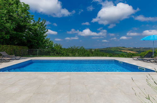 Photo 12 - Maison de 5 chambres à Buje avec piscine privée et vues à la mer