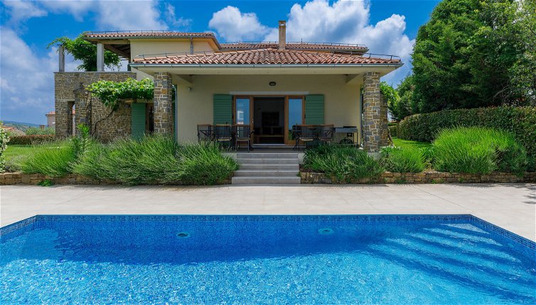 Foto 1 - Casa de 5 quartos em Buje com piscina privada e vistas do mar