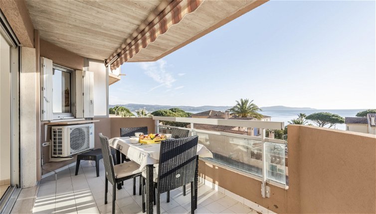 Foto 1 - Appartamento con 1 camera da letto a Cavalaire-sur-Mer con terrazza e vista mare
