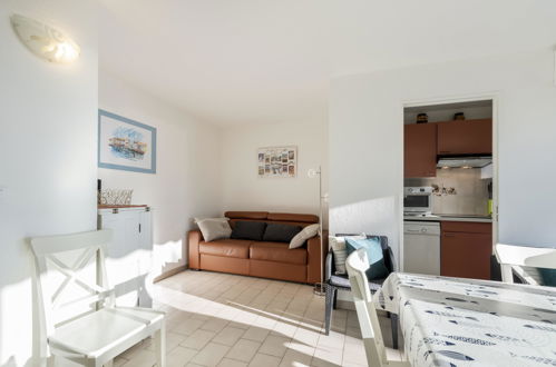 Foto 6 - Appartamento con 1 camera da letto a Cavalaire-sur-Mer con terrazza e vista mare