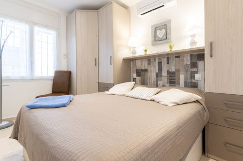 Foto 16 - Apartment mit 1 Schlafzimmer in Castelló d'Empúries mit schwimmbad und blick aufs meer