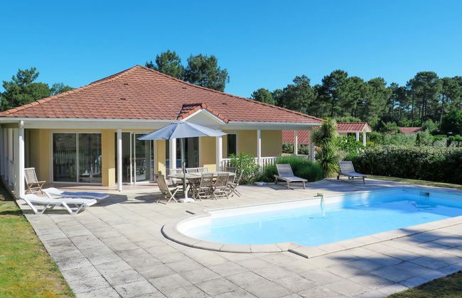 Casa de 5 quartos em Lacanau com piscina privada e terraço - Foto 1