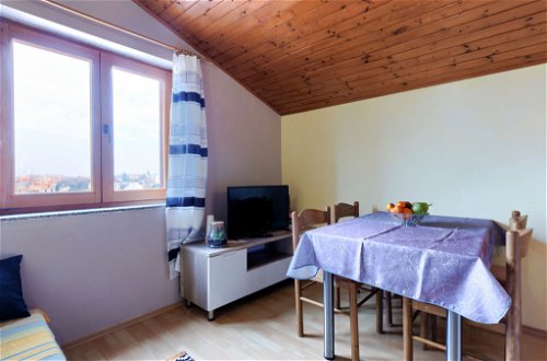 Photo 8 - Appartement de 2 chambres à Pula avec terrasse et vues à la mer