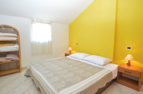 Foto 7 - Appartamento con 1 camera da letto a Pola con giardino e terrazza