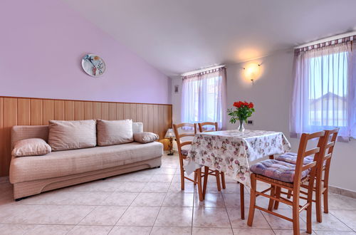 Photo 4 - Appartement de 1 chambre à Pula avec jardin et terrasse