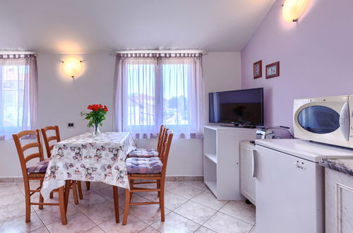 Photo 3 - Appartement de 1 chambre à Pula avec jardin et terrasse