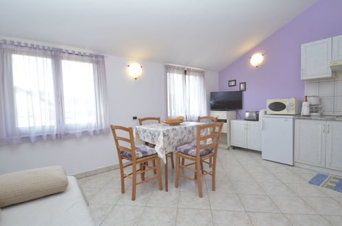 Foto 2 - Apartamento de 1 quarto em Pula com jardim e terraço