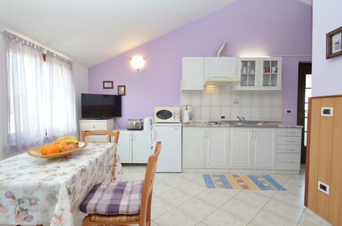 Foto 4 - Apartamento de 1 quarto em Pula com terraço e vistas do mar