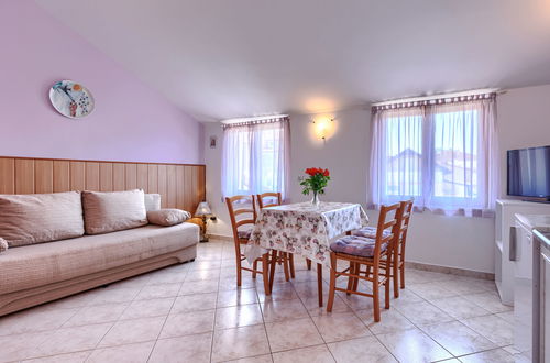 Photo 11 - Appartement de 1 chambre à Pula avec jardin et terrasse