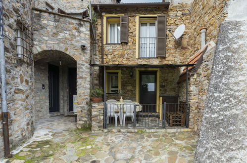 Photo 1 - Maison de 1 chambre à Imperia avec jardin et vues à la mer