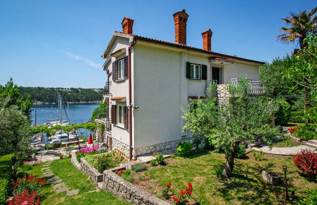 Apartamento de 4 quartos em Omišalj com jardim e terraço - Foto 1