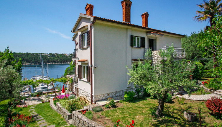 Foto 1 - Apartamento de 3 quartos em Omišalj com jardim e vistas do mar