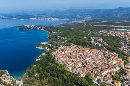 Photo 21 - Appartement de 3 chambres à Omišalj avec jardin et vues à la mer