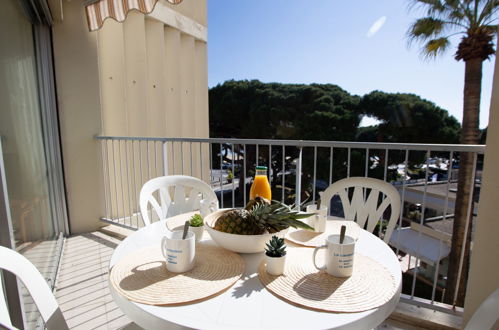 Photo 16 - 1 bedroom Apartment in Le Lavandou with garden