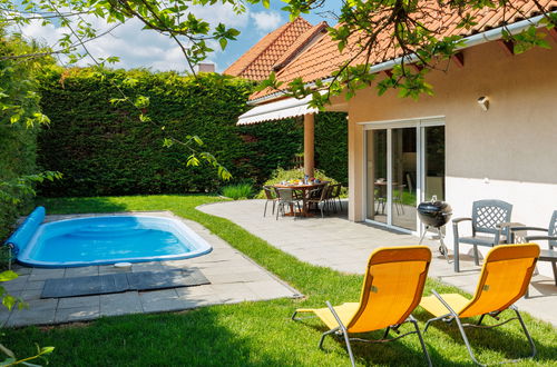 Photo 2 - Maison de 4 chambres à Siófok avec piscine privée et jardin