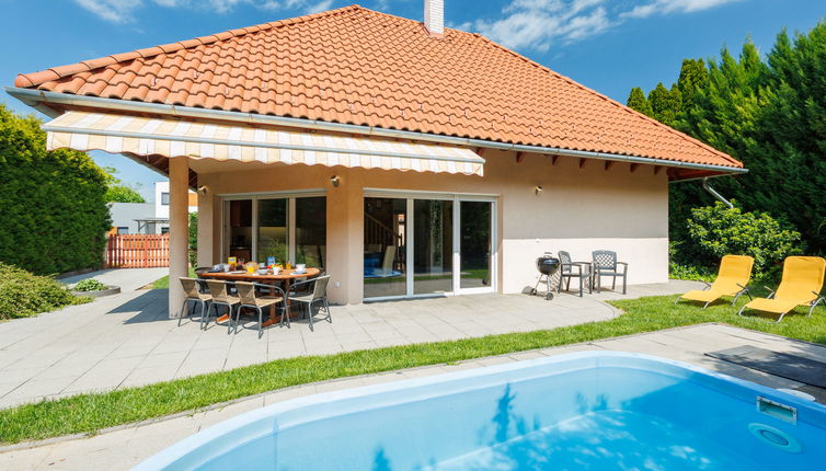 Photo 1 - Maison de 4 chambres à Siófok avec piscine privée et jardin