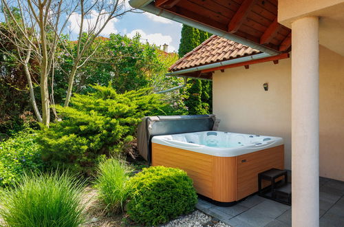 Photo 3 - Maison de 4 chambres à Siófok avec piscine privée et jardin