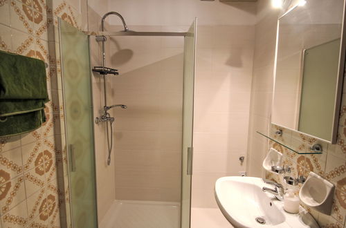 Foto 17 - Appartamento con 2 camere da letto a Germignaga con piscina e giardino