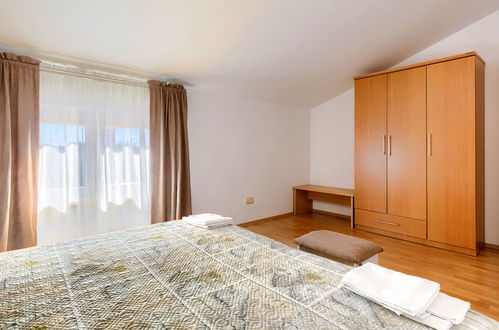 Foto 10 - Appartamento con 1 camera da letto a Umag con vista mare