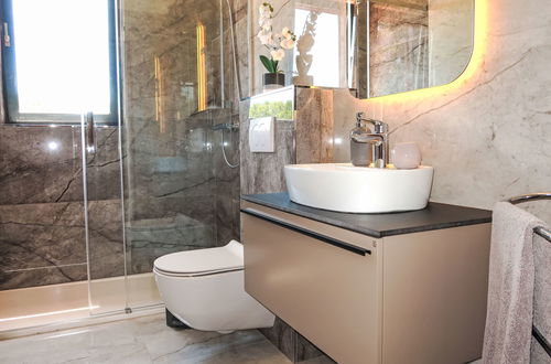 Foto 17 - Casa de 2 quartos em Raša com piscina privada e jardim
