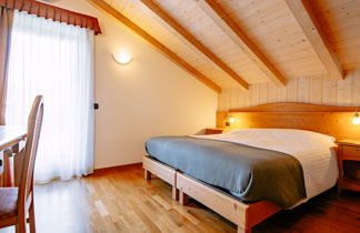Foto 2 - Appartamento con 2 camere da letto a Ronzone con giardino e vista sulle montagne