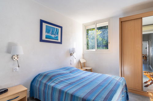 Photo 13 - 2 bedroom Apartment in Le Lavandou with garden