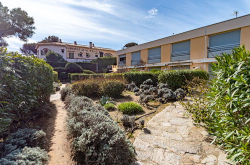 Photo 22 - Appartement de 2 chambres à Le Lavandou avec jardin et vues à la mer