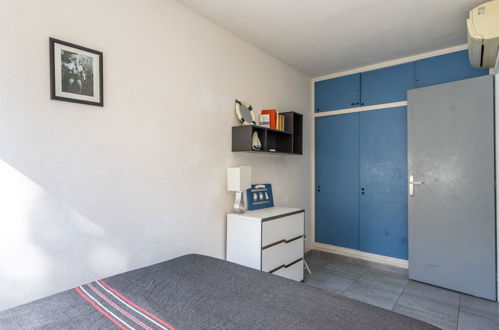 Foto 12 - Appartamento con 2 camere da letto a Le Lavandou con giardino e vista mare