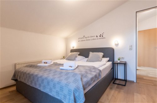 Foto 14 - Appartamento con 4 camere da letto a Zell am See con vista sulle montagne