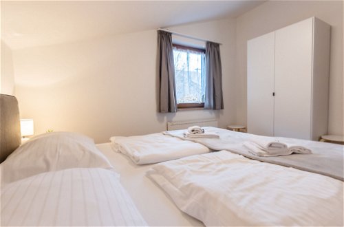 Foto 16 - Appartamento con 4 camere da letto a Zell am See con vista sulle montagne