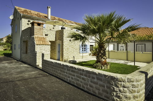 Photo 1 - Maison de 3 chambres à Privlaka avec terrasse et vues à la mer