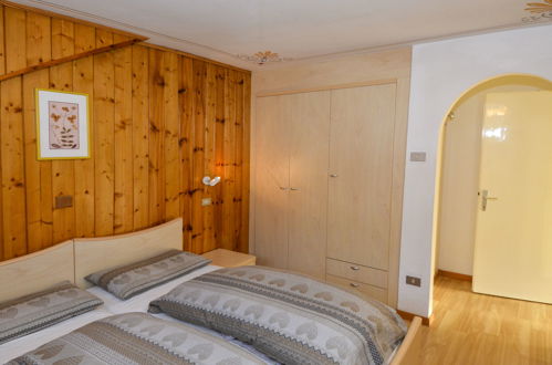 Foto 16 - Apartment mit 3 Schlafzimmern in San Giovanni di Fassa-Sèn Jan mit blick auf die berge