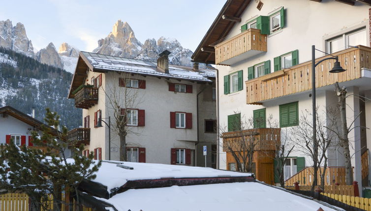 Foto 1 - Appartamento con 4 camere da letto a San Giovanni di Fassa-Sèn Jan con vista sulle montagne