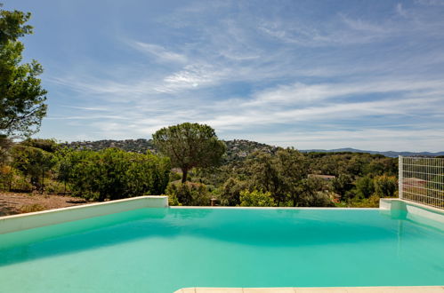 Foto 18 - Haus mit 4 Schlafzimmern in Sainte-Maxime mit privater pool und blick aufs meer