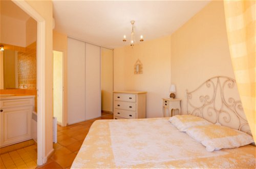 Photo 5 - 4 bedroom House in Sainte-Maxime with private pool and sea view