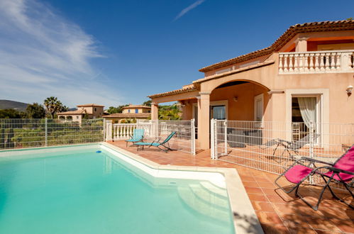 Foto 1 - Casa de 4 quartos em Sainte-Maxime com piscina privada e vistas do mar