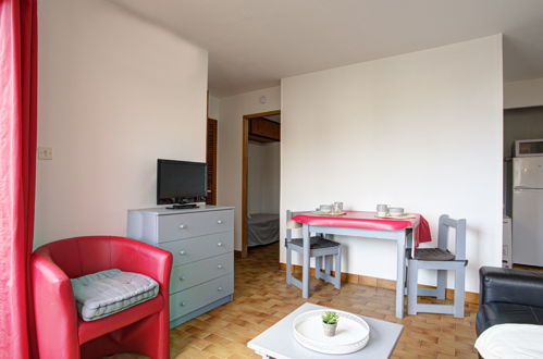 Foto 6 - Apartment mit 1 Schlafzimmer in Saint-Cyprien mit schwimmbad und blick aufs meer