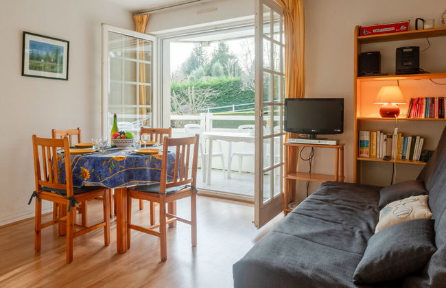2 bedroom Apartment in Villers-sur-Mer with swimming pool - Photo 2