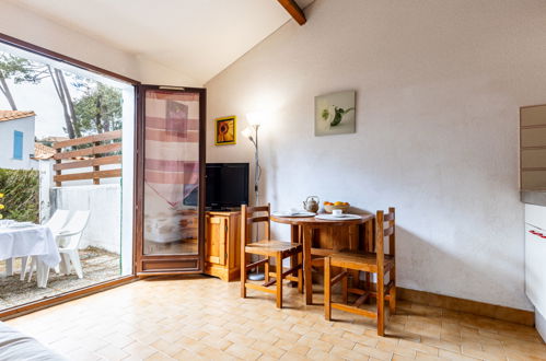 Photo 8 - Maison de 1 chambre à Les Mathes avec piscine et terrasse