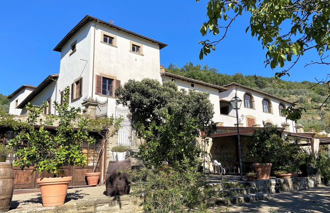 Apartamento de 2 quartos em Pelago com piscina e jardim - Foto 1