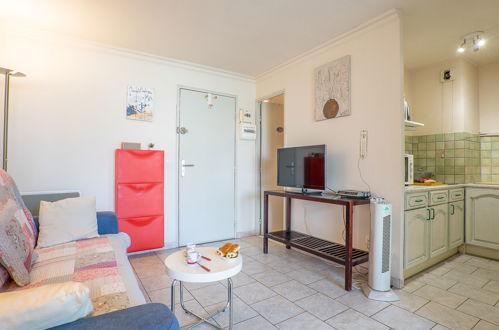 Foto 10 - Appartamento con 1 camera da letto a Le Grau-du-Roi con piscina e vista mare