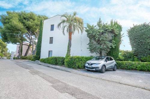 Photo 27 - 1 bedroom Apartment in La Ciotat with swimming pool and garden